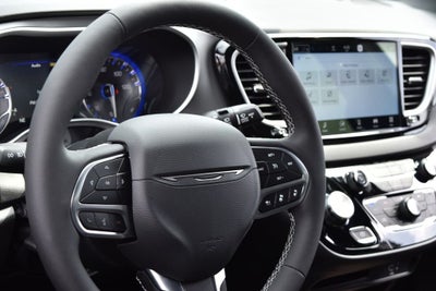 2027 Chrysler Pacifica LX