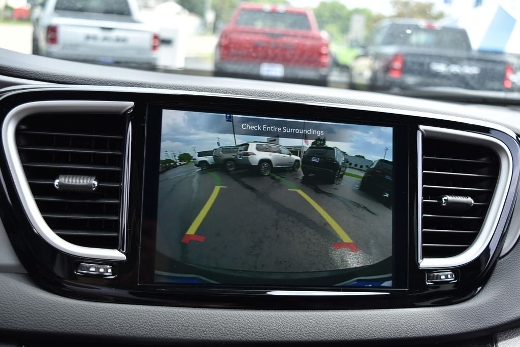 2027 Chrysler Pacifica LX