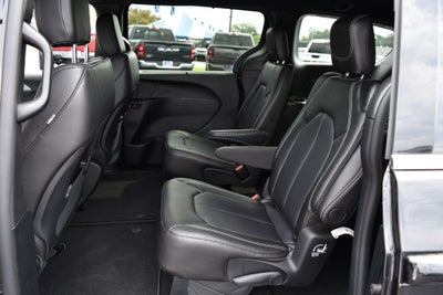2027 Chrysler Pacifica LX