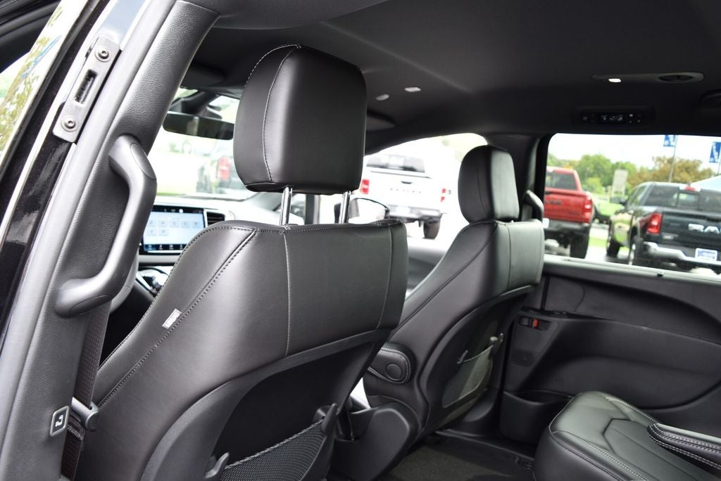 2027 Chrysler Pacifica LX
