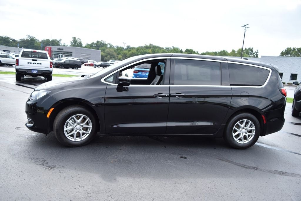 2027 Chrysler Pacifica LX