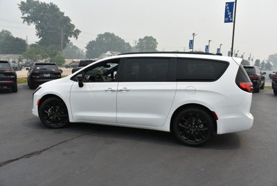 2027 Chrysler Pacifica Limited