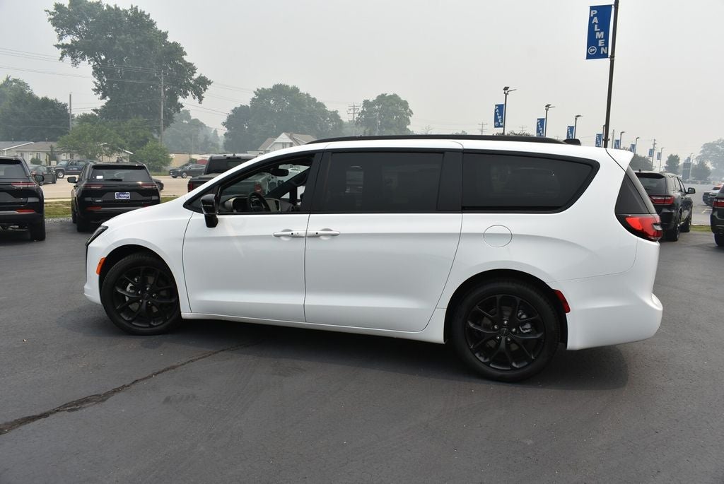 2027 Chrysler Pacifica Limited
