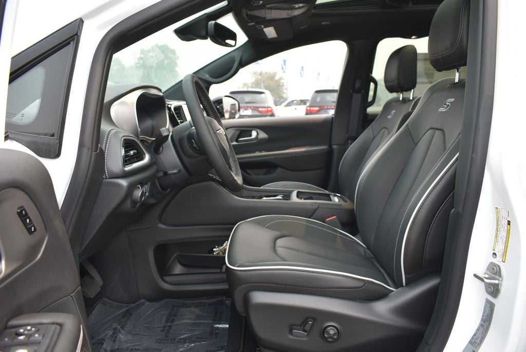 2027 Chrysler Pacifica Limited