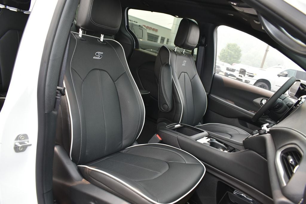 2027 Chrysler Pacifica Limited