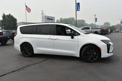 2027 Chrysler Pacifica Limited