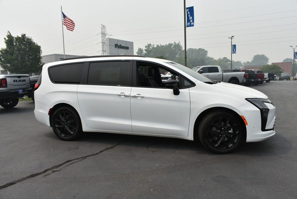 2027 Chrysler Pacifica Limited