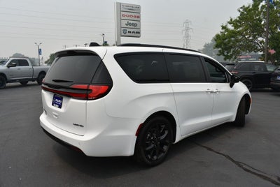 2027 Chrysler Pacifica Limited