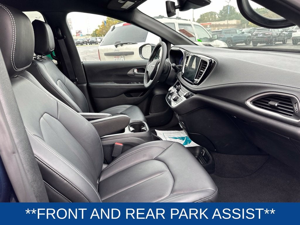 2025 Chrysler Pacifica Select