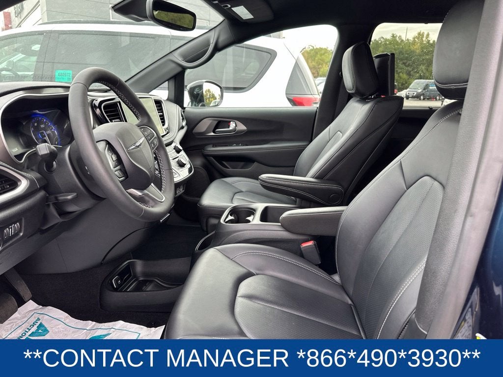 2025 Chrysler Pacifica Select