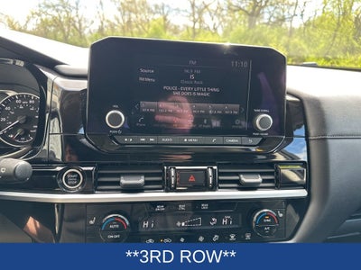 2024 Nissan Pathfinder SV