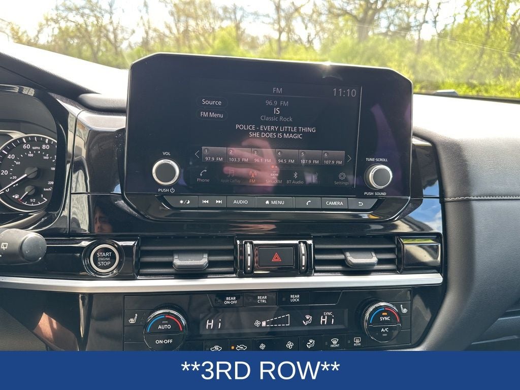 2024 Nissan Pathfinder SV