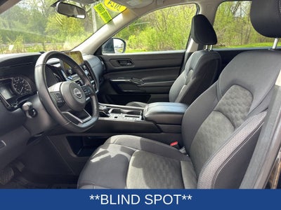 2024 Nissan Pathfinder SV