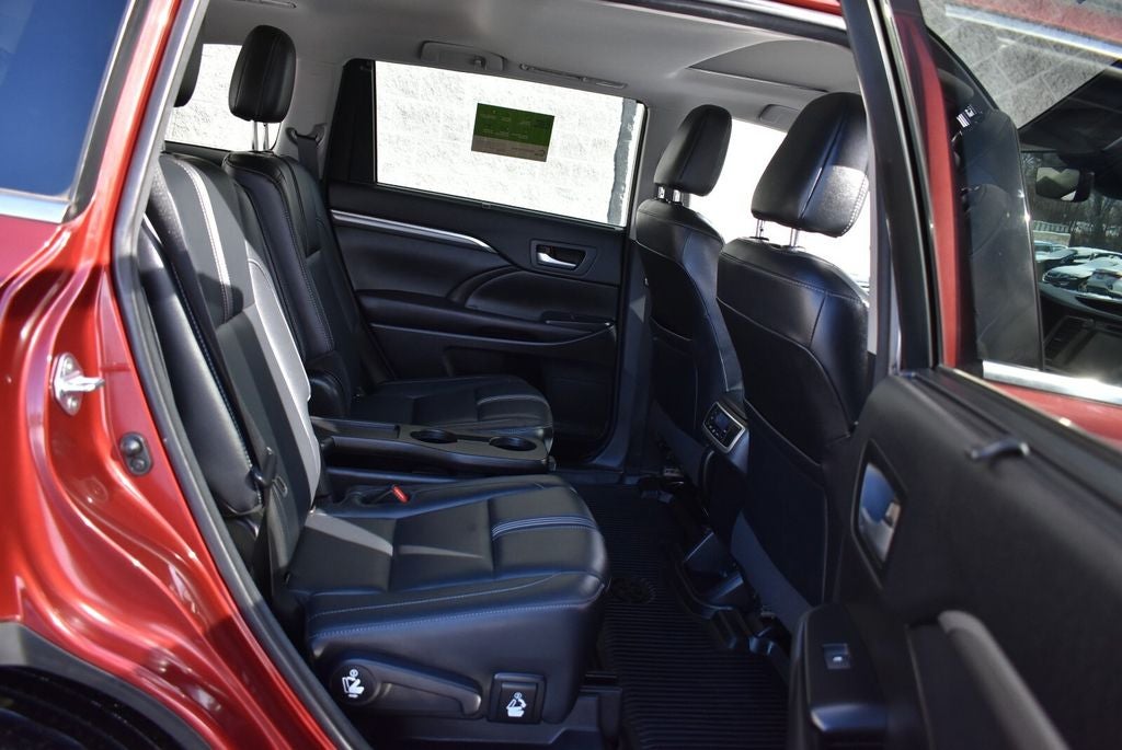 2017 Toyota Highlander SE