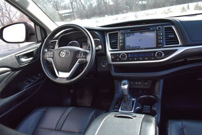 2017 Toyota Highlander SE