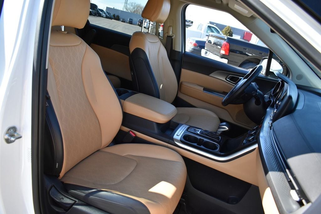 2024 Kia Carnival LX