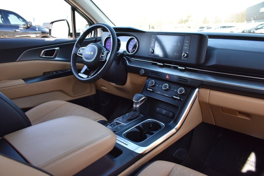 2024 Kia Carnival LX