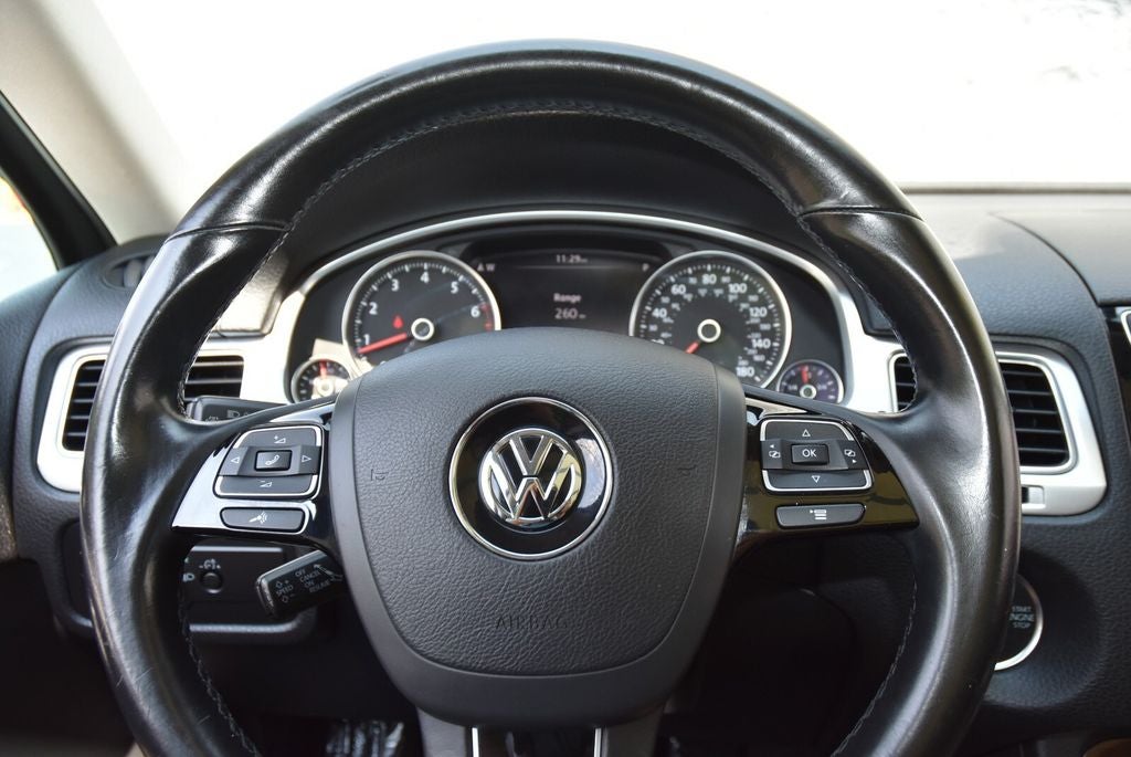 2016 Volkswagen Touareg VR6 FSI Lux