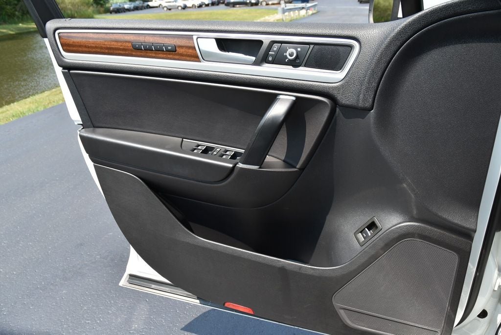 2016 Volkswagen Touareg VR6 FSI Lux