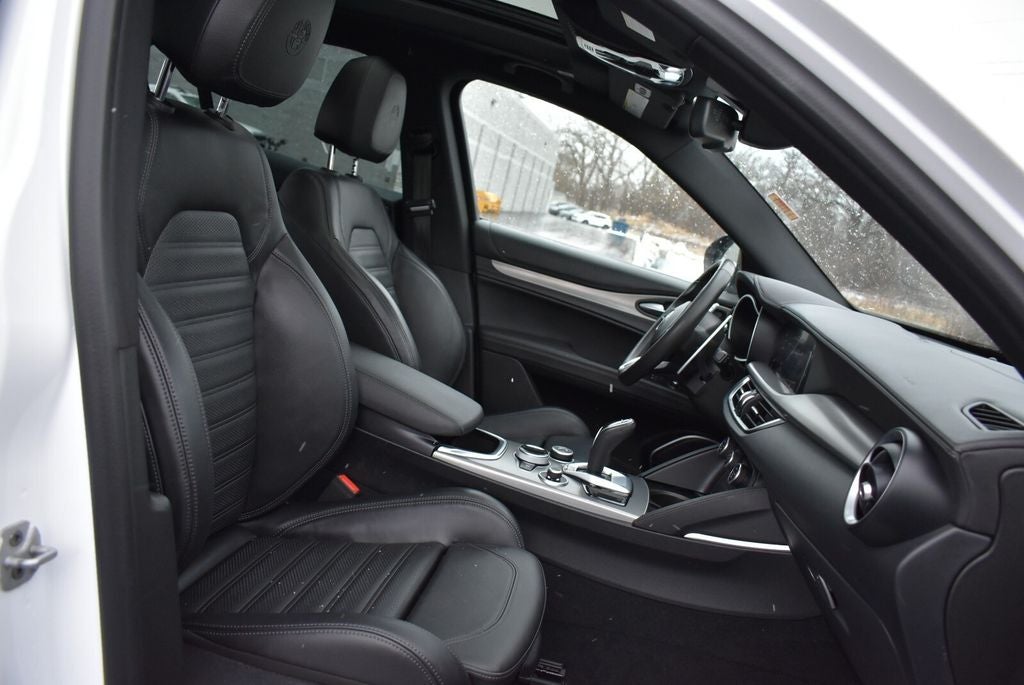 2023 Alfa Romeo Stelvio Veloce AWD